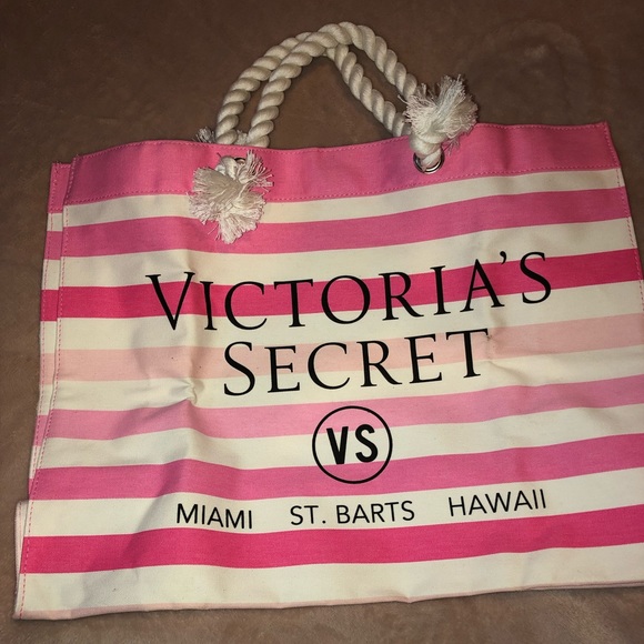 Victoria's Secret Handbags - 🎀 Victoria Secrets Tote 🎀